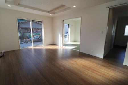 ���r���O -