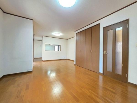 ���r���O -