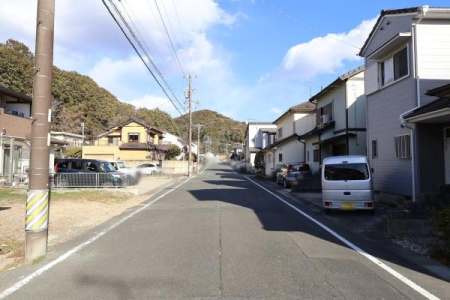 �O�ʓ��H�܂ތ��n�ʐ^ �O�ʓ��H�̗l�q�ł��I��ʗʂ͏��Ȃ��G���A�ł���