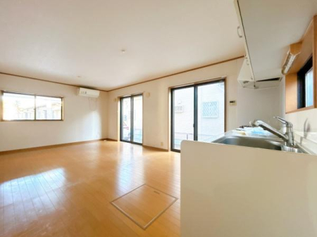 ���r���O ���Ƒ��ŃC���e���A�̃��C�A�E�g���l����̂��y���݂ɂȂ肻���ł��B
