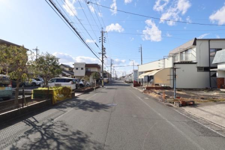 �O�ʓ��H�܂ތ��n�ʐ^ ��c���E���z���G���A��
���H�̕����͖�8����