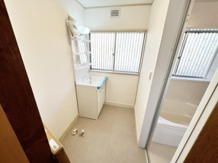 ���ʑ�E���ʏ� �X�b�L���Ƃ����f�U�C���̐��ʉ��ϑ�͂��|�������₷���X�^�C���b�V���Ȉ�ۂł��B
