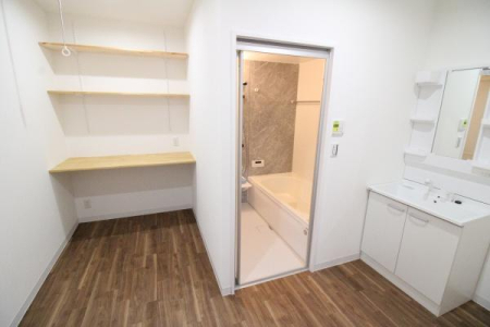 ���ʑ�E���ʏ� ���ʏ��E�������Ă���܂��B
�\���ȃX�y�[�X������A���t�H�[�����ɐݒu�����I���֗��ɂ��g�����������܂��I