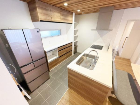 �L�b�`�� 3���R�����t���ŁA�ς�E�Ă��E�u�߂�𓯎��i�s�ł���֗��Ȏg�p��
�Z�������ԑтł������悭�������ł��闊�������ݔ��ł��I