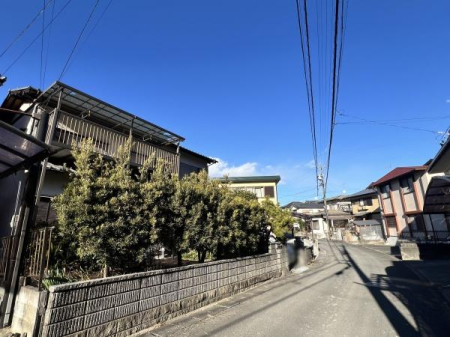 �O�ʓ��H�܂ތ��n�ʐ^ �O�ʓ��H�̗l�q�ł��B��ʌ����œ�������ǍD��