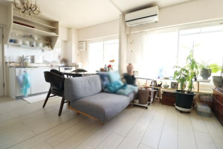 ���r���O �S���t�����t�H�[���ς݁I
��������ǍD��3�K�̂������ł��B