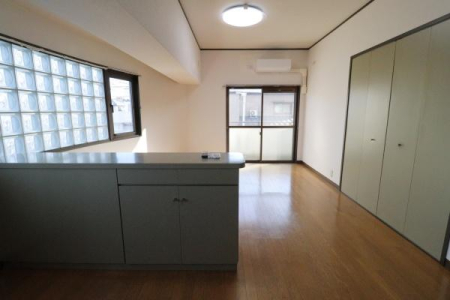 ���r���O -