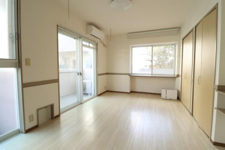 ���r���O -