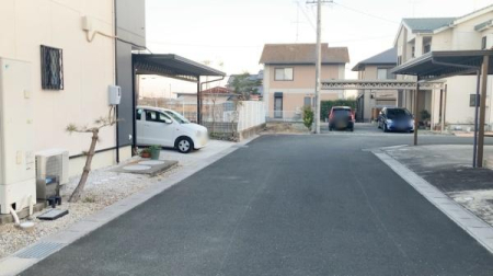 �O�ʓ��H�܂ތ��n�ʐ^ �O�ʓ��H��k������B�e�����l�q