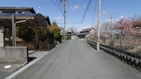 �O�ʓ��H�܂ތ��n�ʐ^ ������T���̑O�ʓ��H