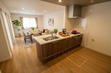 ���r���O -