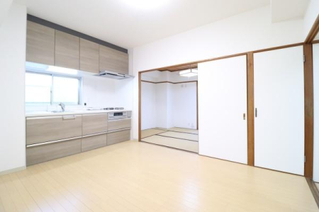 ���r���O -