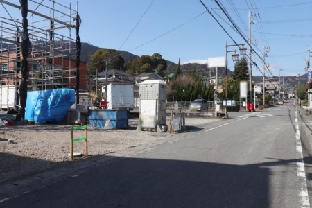 �O�ʓ��H�܂ތ��n�ʐ^ -