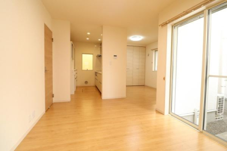 ���r���O -