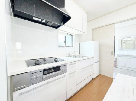 �L�b�`�� �R���R�����E�O�����t���̃V�X�e���L�b�`����
���[�N�g�b�v���̎��[���L�x�ŁA�������⒲�������o�����ꂵ�₷���ł��ˁI
���f�ڎʐ^��AI���H�ɂ��Ƌ�E�����p�i�����������Ă��܂��B
