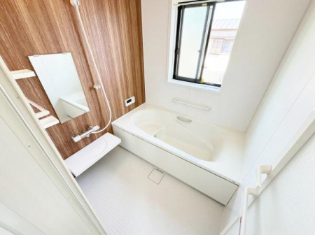 ���� �葫���L�΂����Ƃ肠�闁���A���t���Ŏ��C�΍���΂�����ł��B
���f�ڎʐ^��AI���H�ɂ��Ƌ�E�����p�i�����������Ă��܂��B