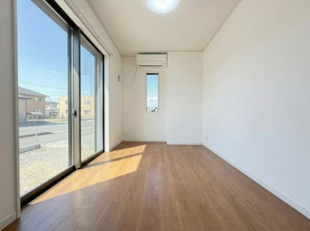 �m�� �傫�ȑ����疾�邢������������A���Ԃ͏Ɩ�������Ȃ����炢�ł��I
���̓t���[�����O�̂��߁A�����̂��|�����ȒP��
���f�ڎʐ^��AI���H�ɂ��Ƌ�E�����p�i�����������Ă��܂��B