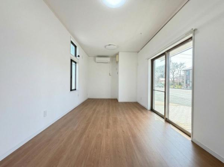 �m�� ���z���܂̌��Ƃ���₩�ȕ��������Ղ��荞�߂܂��B
�����͔�����Ƃ����N���X�̂��߁A�������邢��ہI
���f�ڎʐ^��AI���H�ɂ��Ƌ�E�����p�i�����������Ă��܂��B