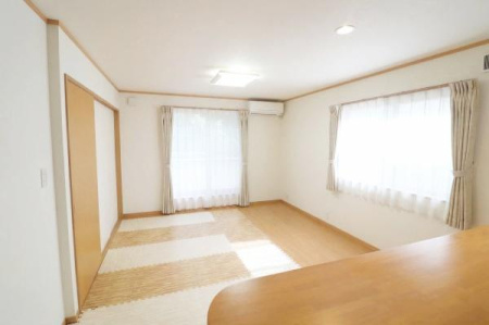 ���r���O -