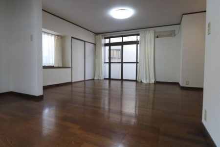 ���r���O -