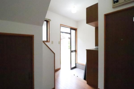 ���� �V���[�Y�{�b�N�X�t���̌��ւ̗l�q