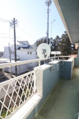 �o���R�j�[ �J�����̂��钭�]�����́B���󕨂��������花����X�y�[�X���m�ۂ��Ă��܂��B