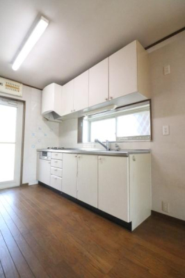 �L�b�`�� ���邭���������ӂ�锒��̃V�X�e���L�b�`���B�݂�˒I�ƈ����o�����[���[�����Ă���A��������H��ނ��������萮���ł��܂��B������̎��R�����������ޖ��邢��ԂŁA�����̂��������y�����Ȃ肻���ł��B