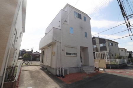 �O�ʓ��H�܂ތ��n�ʐ^ �ՐÂȏZ��n�A��炵�₷���Z���ł���