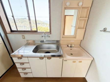 ���ʑ�E���ʏ� 2F���ʁE�V���N�X�y�[�X