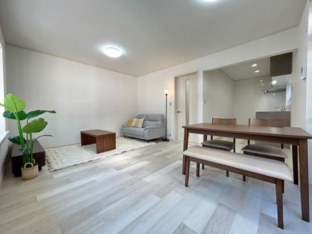 ���r���O -