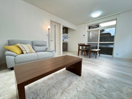 ���r���O -