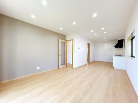 ���r���O ���t�H�[���ς݁��V��E�ǂɃN���X��\��A���ɂ̓t���[�����O���d�˒��肵�܂����B