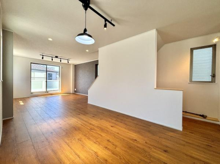 ���r���O �Q�KLDK