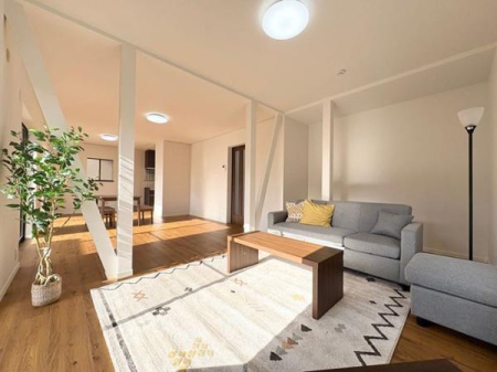 ���r���O -