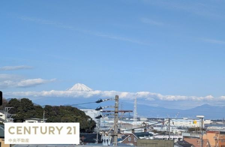 �Z�˂���̒��]�ʐ^ 1�K�a���A2�K�a������x�m�R�����߂��܂�