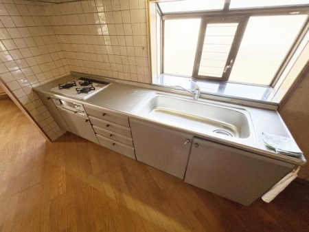 �L�b�`�� ��Ƃ肠��L���̃V���N�ɁA��������X�g�b�N�̒��������ۑ����₷���L�b�`����