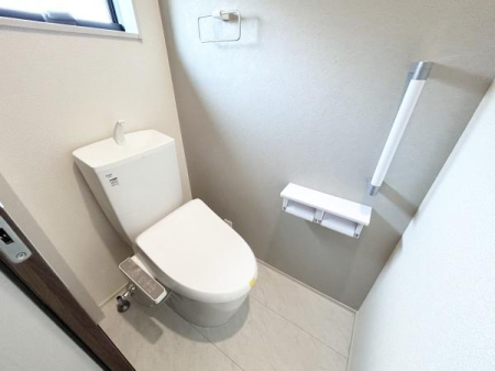 �g�C�� 1�E2�K�Ɋ�������Ă���A���G����ł��܂��B
