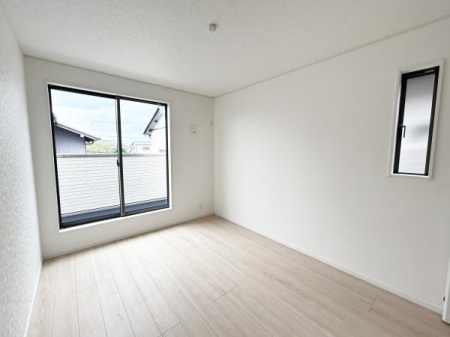 �m�� �o���R�j�[����g���Ȍ����������ݕ������Ƃ炵�܂��B
�����t���̃N���[�[�b�g������A�����̕Еt�����X���[�Y�ɍs���܂��B
