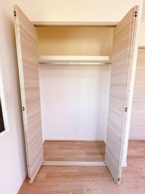���[ 2F�m����10���E�N���[�[�b�g�̗l�q