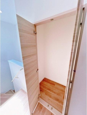 ���[ 2F�L�����[�̗l�q