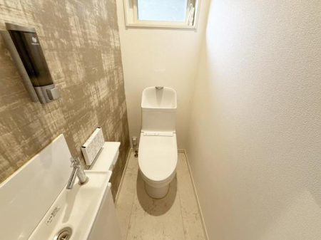 �g�C�� 1�E2�K�Ɋ�������Ă���A���G����ł��܂��B
