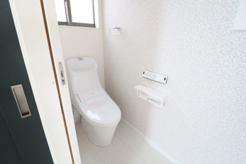 トイレ　1.2階ともにウォシュレット機能付き。
毎日の生活をより快適に！
