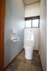 トイレ 1、2階ともに温水洗浄便座機能付きトイレ。
