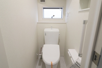 トイレ　1.2階ともにウォシュレット機能付きのトイレ。
毎日の生活をより快適に！