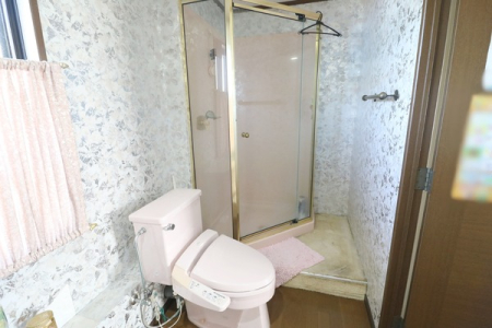 浴室 2階シャワー室。2階トイレ。
