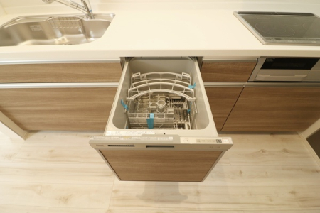 キッチン 食洗機。内蔵型ですっきりコンパクト。
家事の時間を短縮できますね。