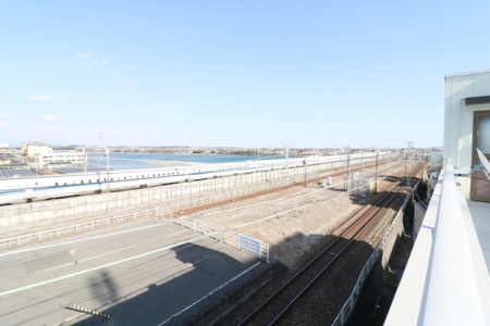 住戸からの眺望写真 景色のいい屋上で北側には　JRと東海道新幹線が走ります！
ドクターイエローが見れたらハッピーな１日が送れそうです♪