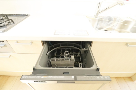 キッチン 食器洗浄乾燥機付きの収納力豊富なシステムキッチンです！
